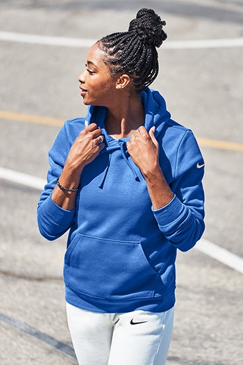 Nike - Women's Club Fleece Sleeve Swoosh Pullover Hoodie. NKFD9889