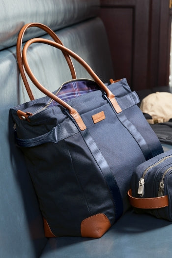 A shot of Brooks Brothers Wells Laptop Tote.