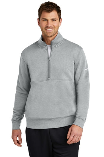 Nike - Club Fleece Sleeve Swoosh 1/2-Zip. NKDX6718