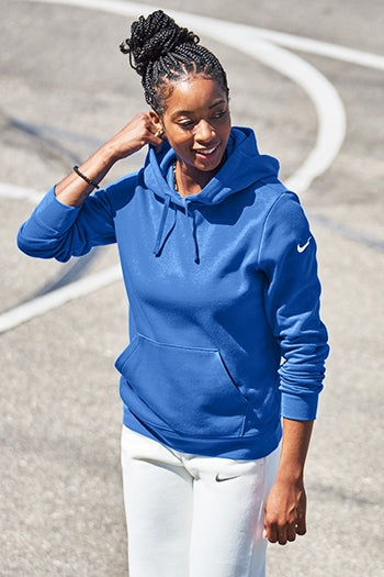 Nike - Women's Club Fleece Sleeve Swoosh Pullover Hoodie. NKFD9889